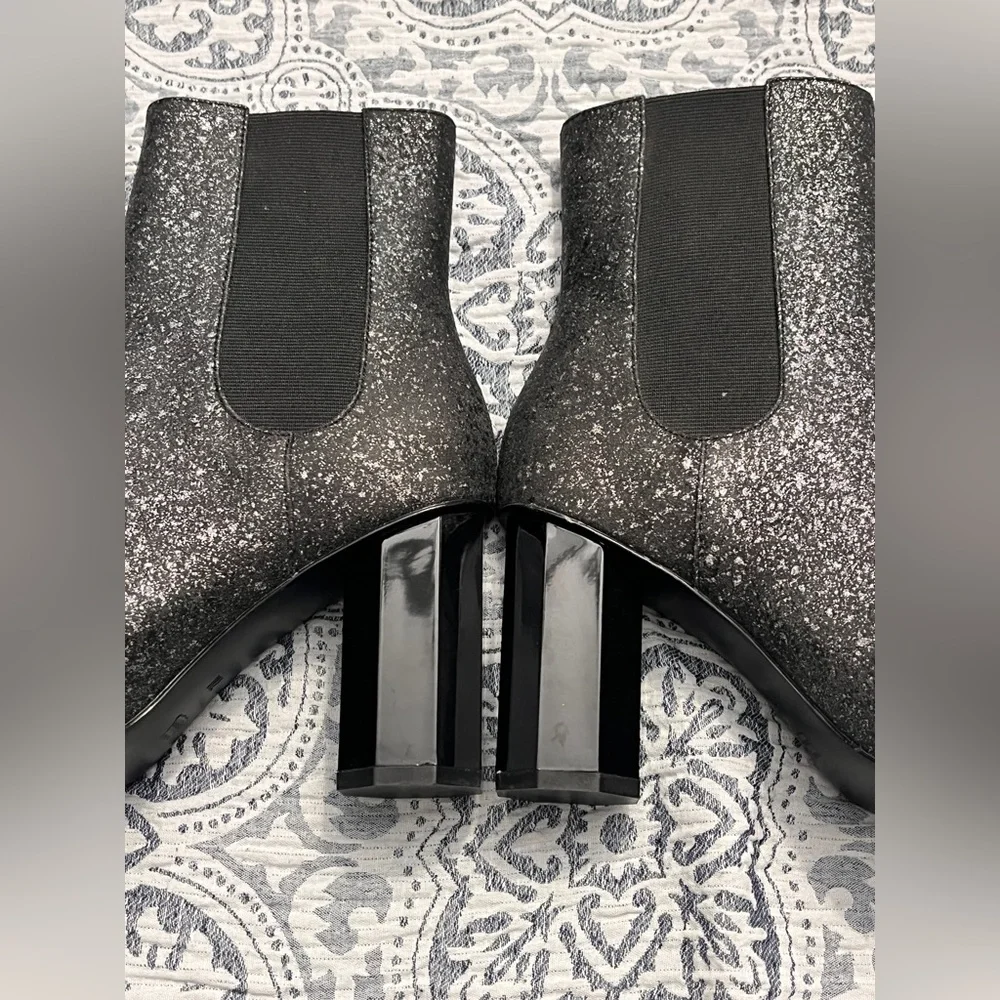 Donald Pliner Laila Booties Silver Glitter Suede Octangular Heel Sz 7M